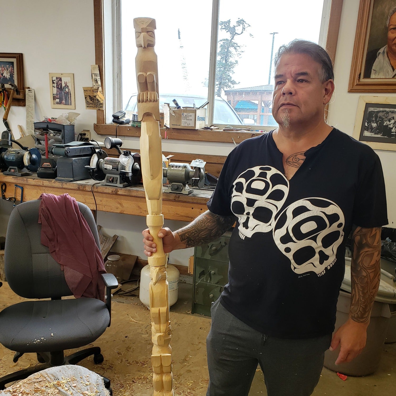 Kwakwaka'wakw carver Greg Henderson with Chief Talking Staff in progress