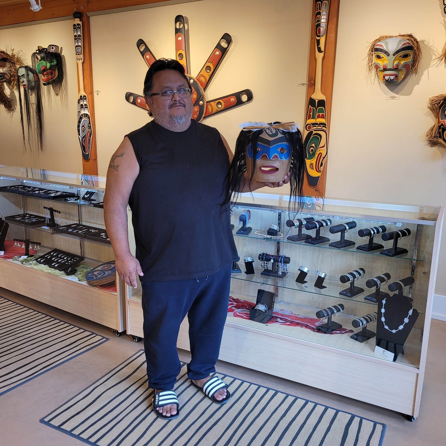 Nuu-chah-nulth carver Russell Tate holding Man in Canoe Mask